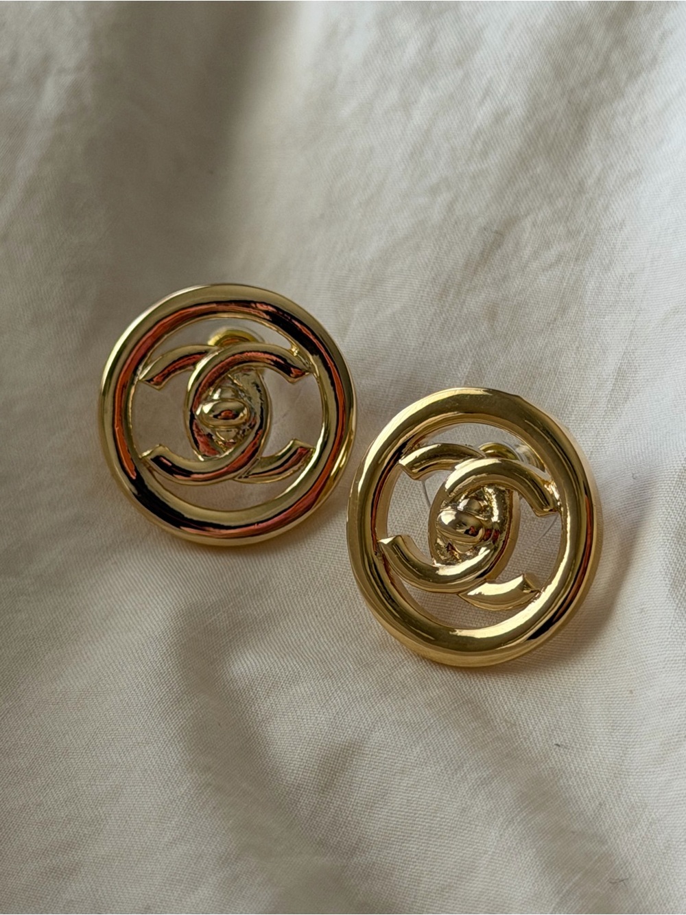 CHANEL Gold Interlocking Circle Statement Earrings - Picture 3 of 15